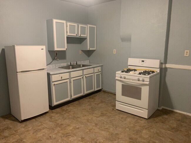Kitchen- appliances included - 1900 Belt Ave