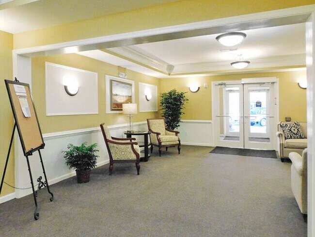 Foto del edificio - Pet Friendly Condo with Deck and 1 Car Garage