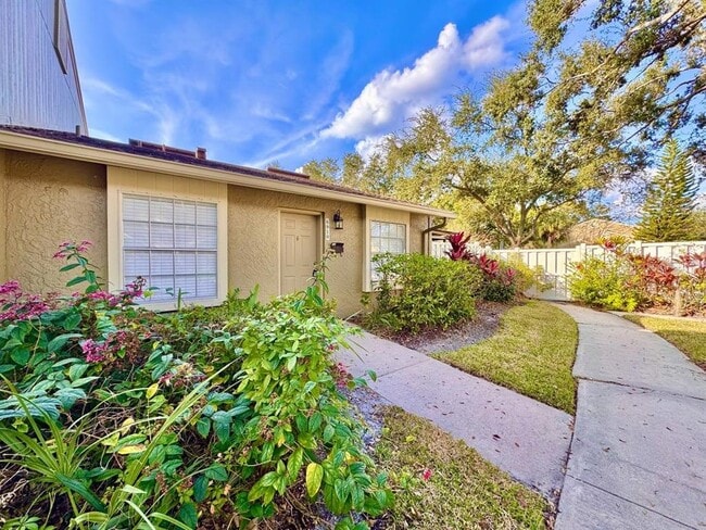 Building Photo - 6910 Soledad Ct