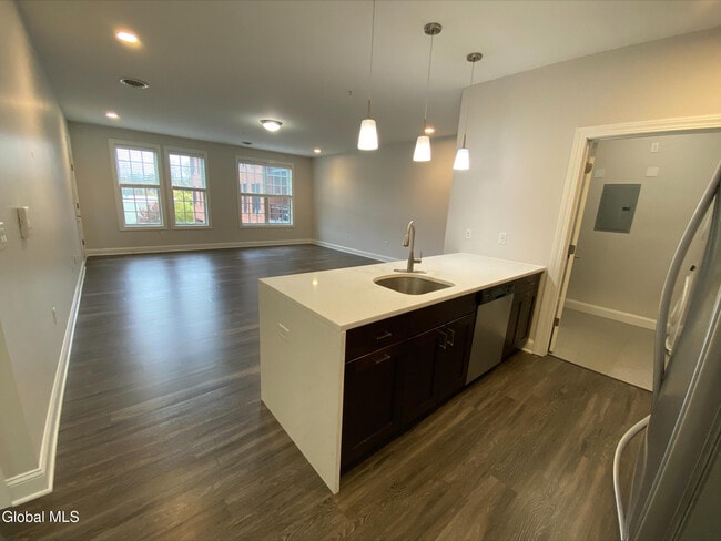 Foto del edificio - 130 Excelsior Ave