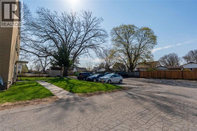 Building Photo - 1075 Brenchley St