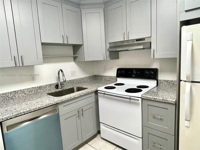 Foto del edificio - 10992 Royal Palm Blvd