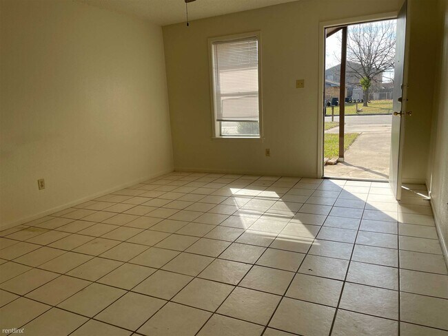 Foto del edificio - 2 br, 1 bath Duplex - 1413 Hillside Dr # 1...
