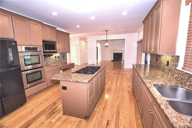 Building Photo - 56 Creekside Park Dr