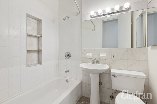 Foto del edificio - 2326 2nd Ave