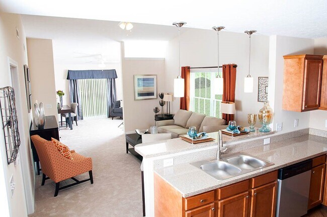 Planos de planta abiertos y espacios habitables flexibles - Redwood Whitestown