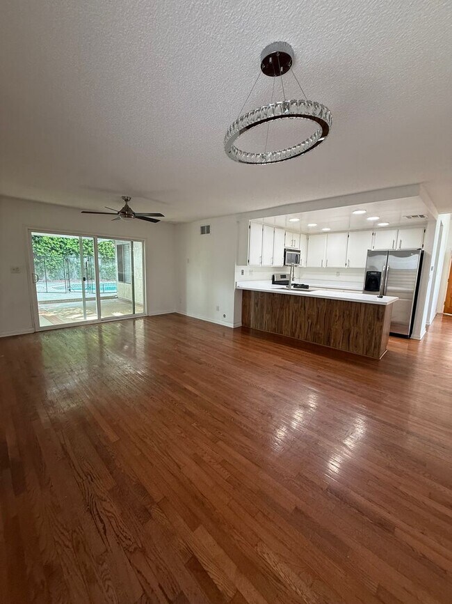 Foto del edificio - Single story 3 bed, 2 bath pool home