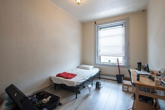 Foto del edificio - Charming 3 Plus Office Bedroom-No Broker Fee