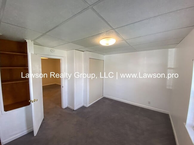 Building Photo - One Level Living with Great Yard