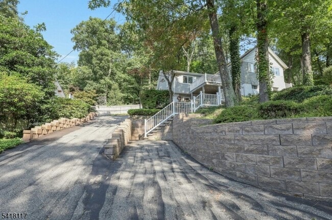 Building Photo - 336 Lakeview Ave