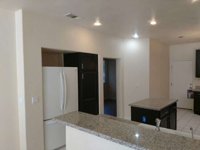 Building Photo - 4 bedroom 3 bath 3 car garage Summerlin