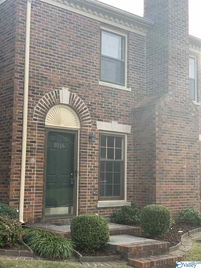 Building Photo - 1016 Heatherwood Dr SE