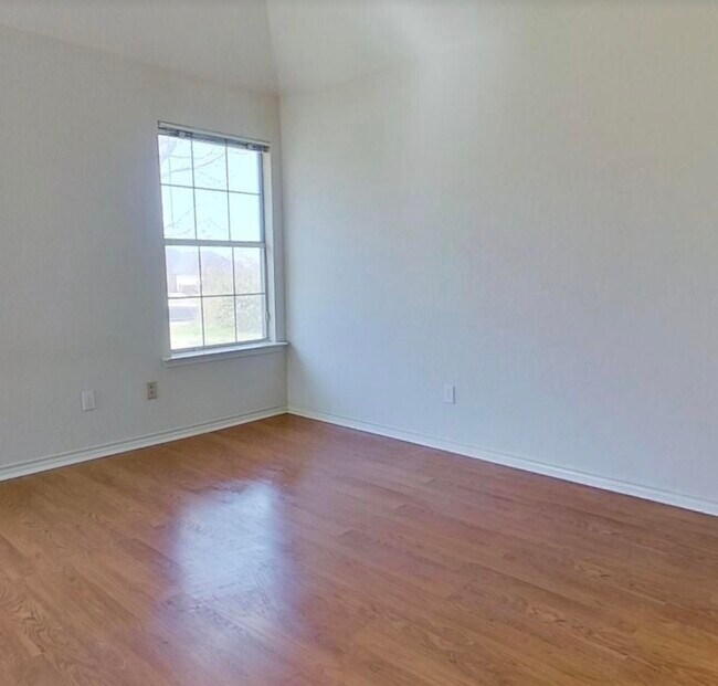 Foto del edificio - 2500 Clover Valley Ln