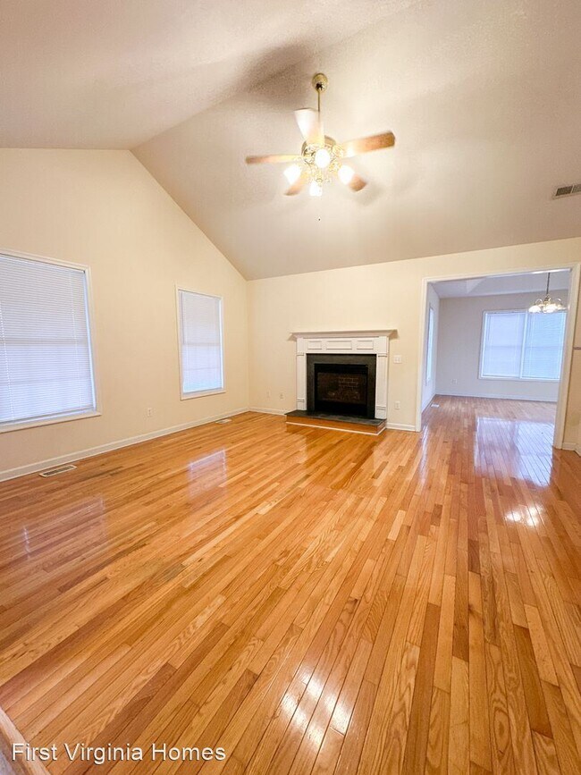 Foto del edificio - 3 br, 2.5 bath House - 5 Rowell Road