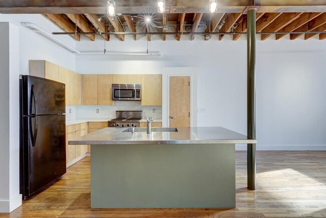 Building Photo - 411 Brazos St