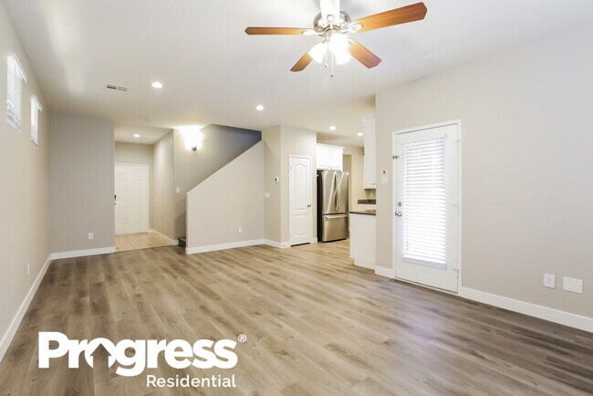 Building Photo - 7623 Jasmine Falls Dr