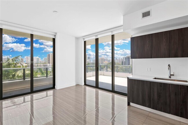 Foto del edificio - 2960 NE 207th St