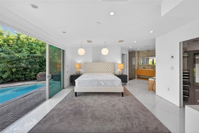 Building Photo - 1000 N Shore Dr