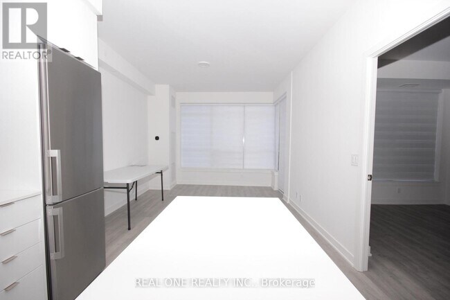 Building Photo - 30 Upper Mall Wy