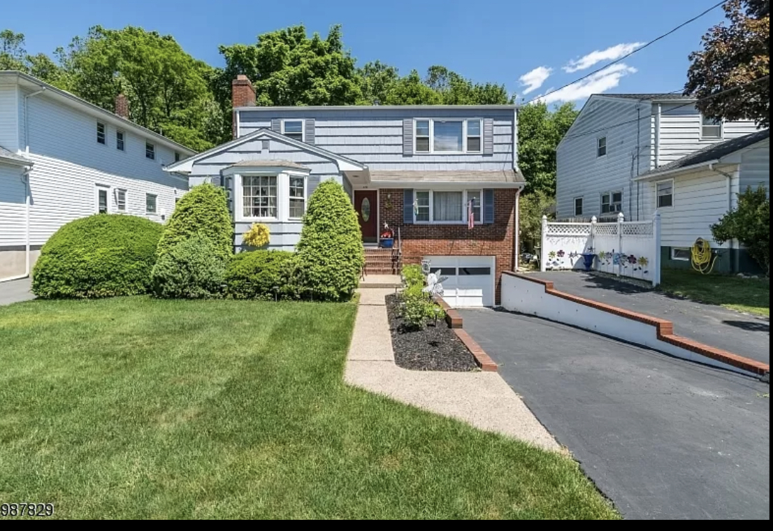 Primary Photo - 429 Midland Ave