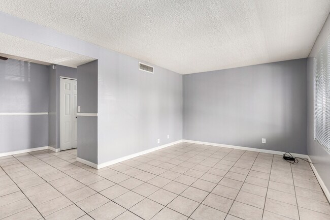 Foto del edificio - 2413 W Hazelwood St