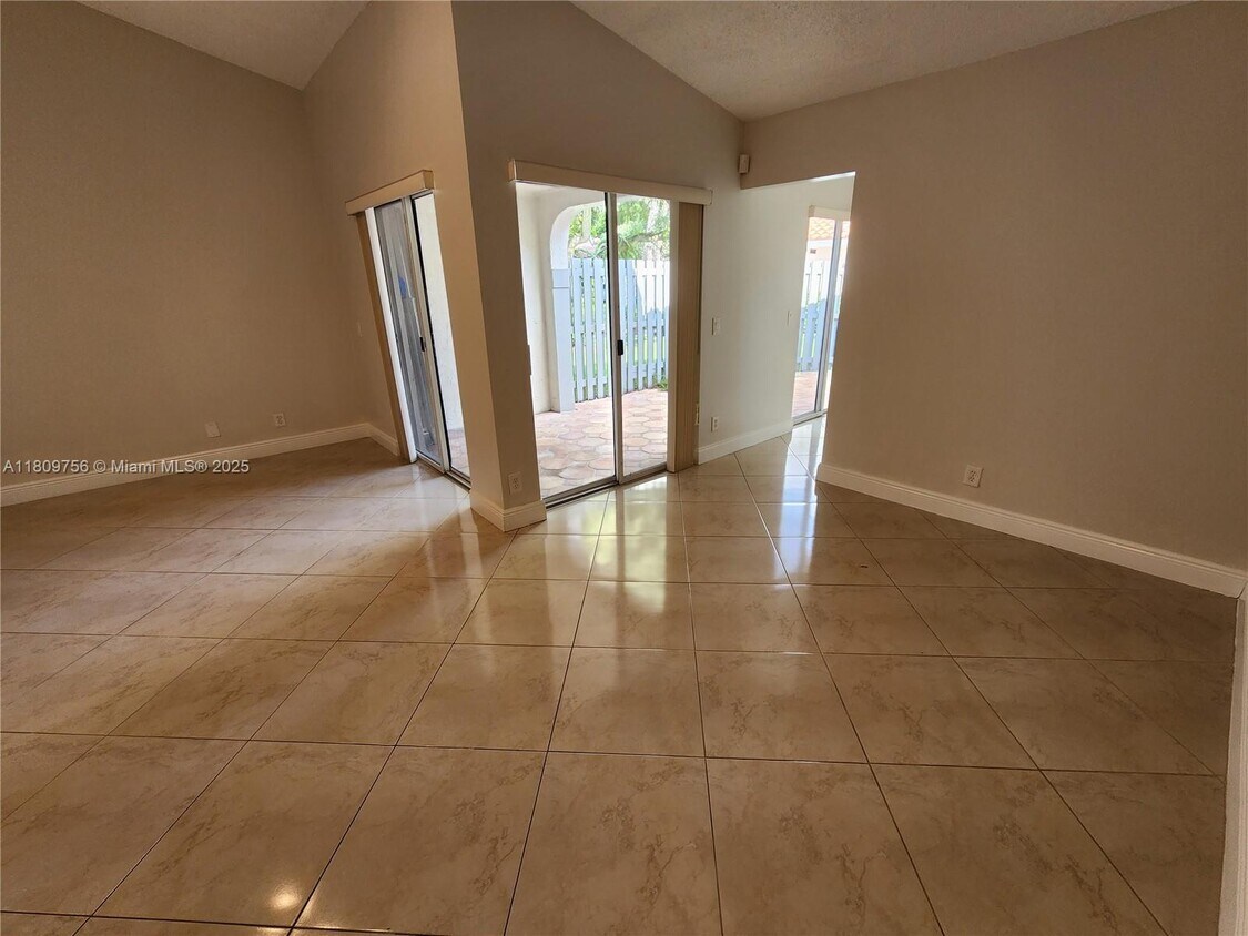 Foto principal - 1562 Springside Dr