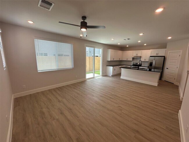 Building Photo - 7601 Bow Ct