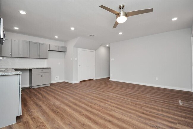 Building Photo - 7413 Shotwell St