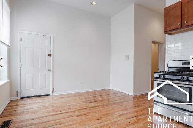 Photo - 2456 N Southport Ave Apartment