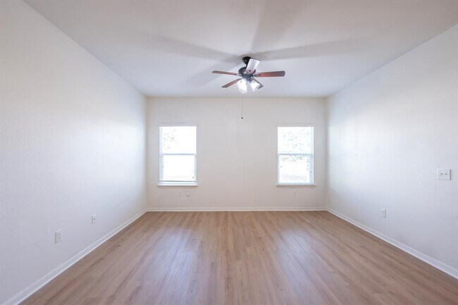 Building Photo - 1407 Brashear Ct