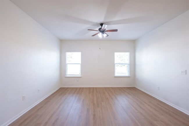 Foto del edificio - 1407 Brashear Ct