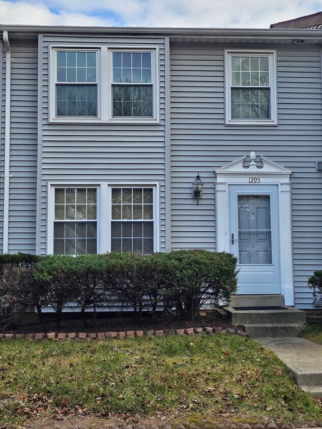 Foto principal - 1295 Elm Grove Cir
