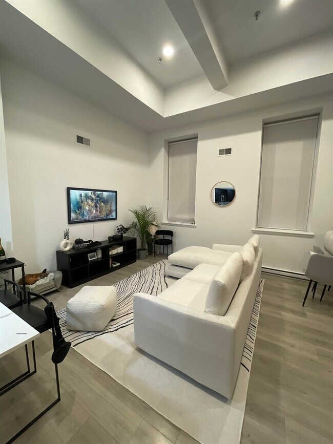 Foto del edificio - 1024 Clinton St