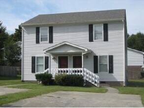 Building Photo - 800 Verdant Dr