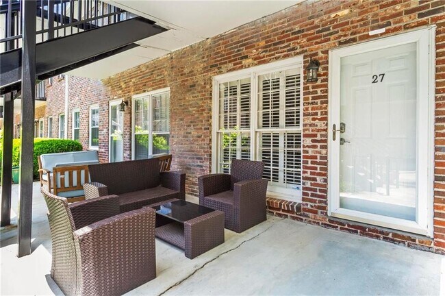Foto del edificio - 3675 Peachtree Rd NE
