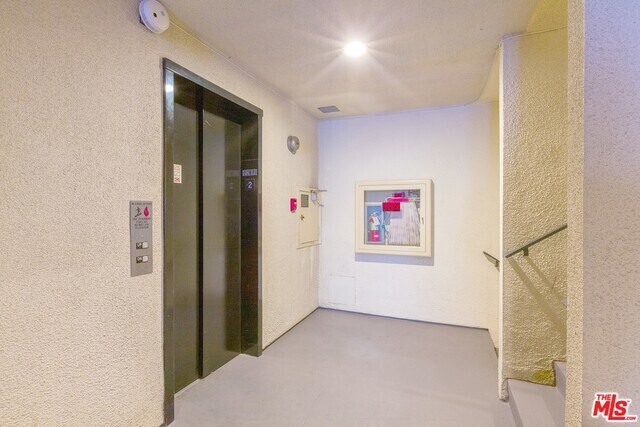 Building Photo - 727 S Orange Grove Blvd