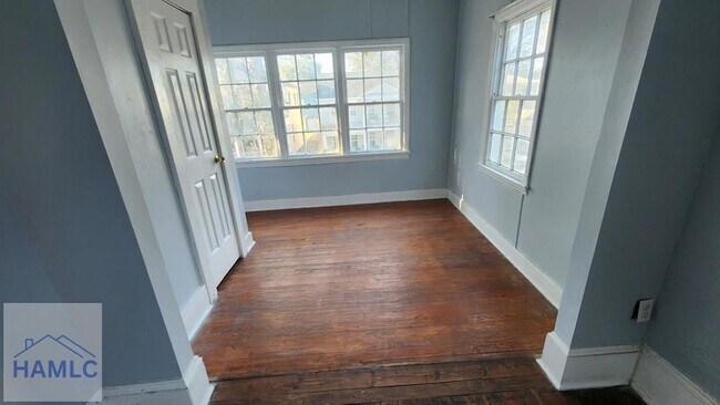 Foto del edificio - 826 E Duffy St