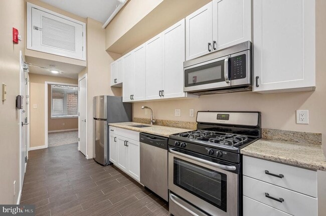 Building Photo - 1720 Sansom St