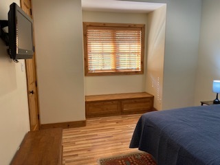 Bedroom - Built in Wooden Seat/Storage - 4812 Bransford Rd