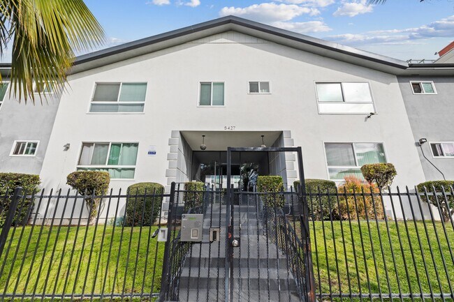 Foto del edificio - 5427 Carlton Way