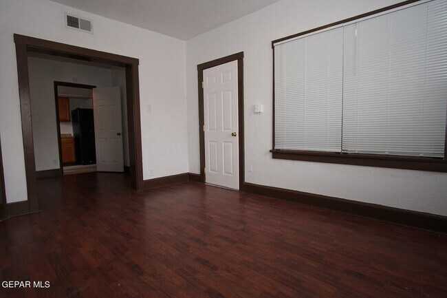 Building Photo - 2919 Frankfort Ave