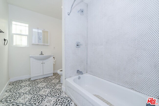 Foto del edificio - 520 W 82nd St