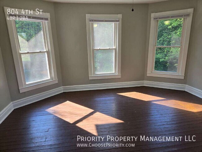 Building Photo - 804 4th St