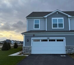 Building Photo - 146 Henderson St