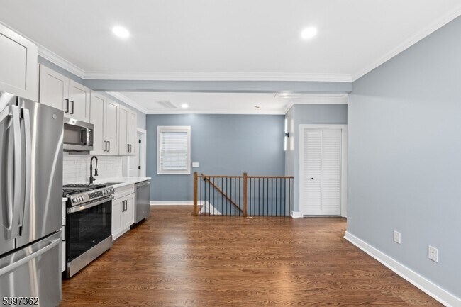 Building Photo - 8 Essex St