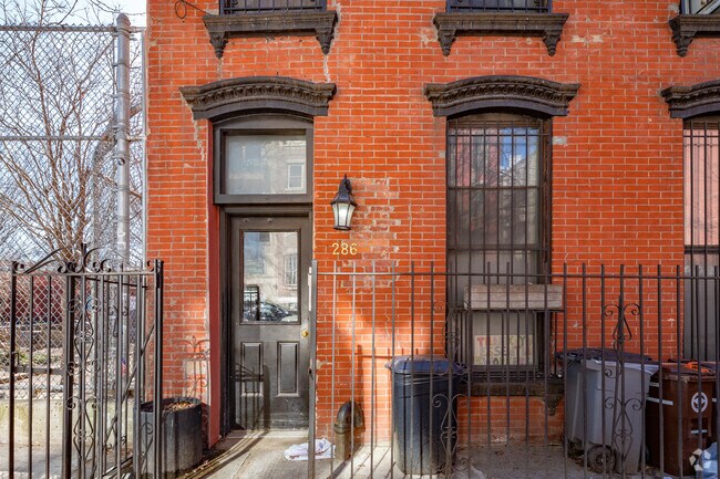 Building Photo - 286 Pacific St