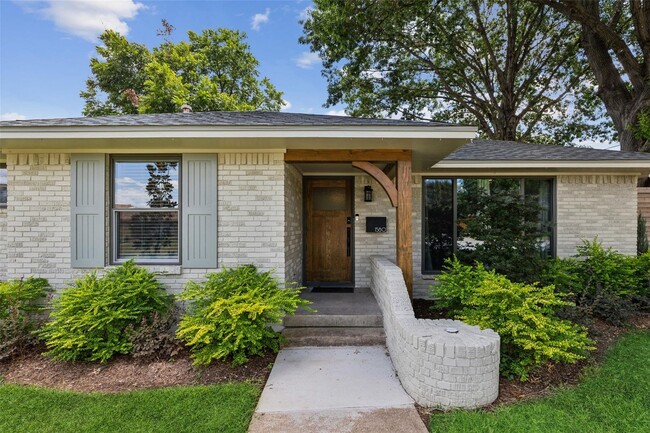 Building Photo - 1580 Drury Dr