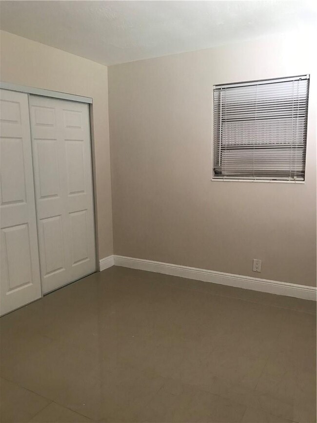 Building Photo - 4 bedroom in Pembroke Pines FL 33023