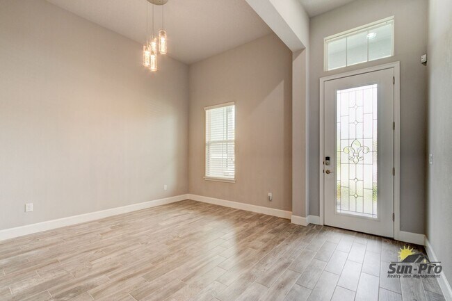 Foto del edificio - 6263 W Fallsgrove Ln