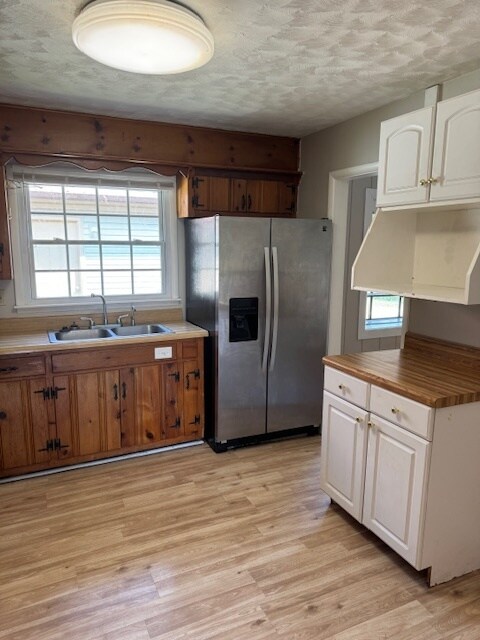 Building Photo - 2BR/1BA WITH STUDY! Detached garage with w...